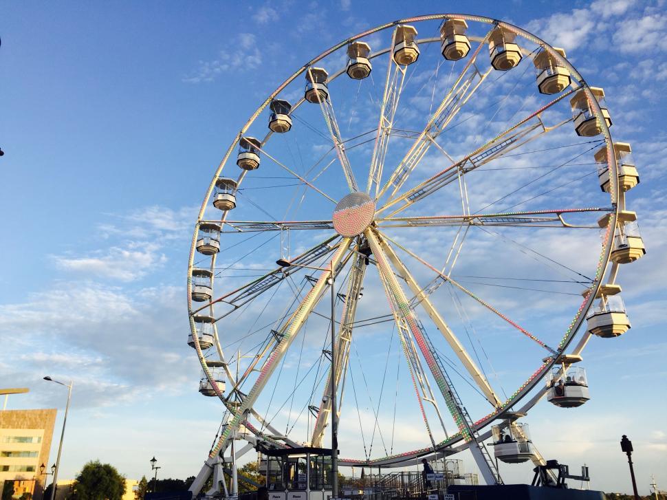 Free Image of Ferris wheel against blue sky 