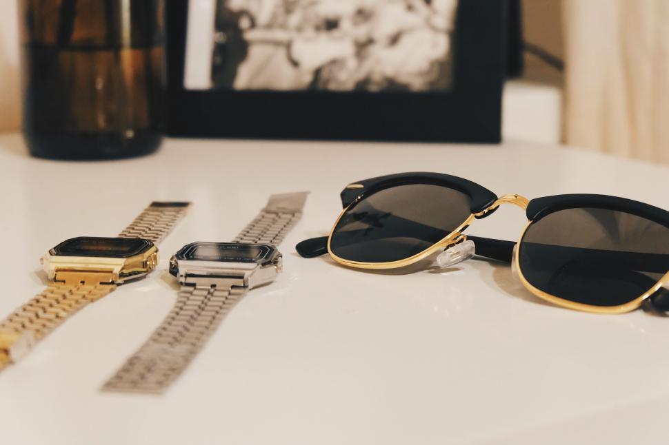 Free Image of Assortment of stylish watches and sunglasses 