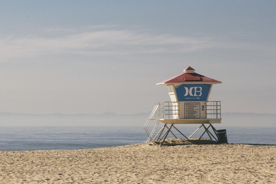 Free Image of Serene beach lifeguard tower scene 