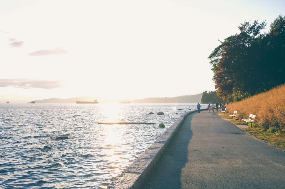 Free Image of Seaside path with sunset backdrop 