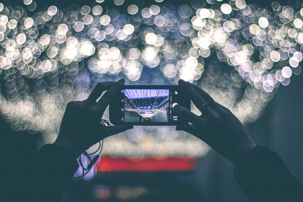 Free Image of Capturing city lights on a smartphone 
