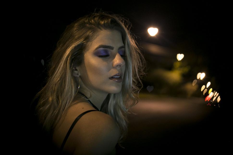 Free Image of Woman with bokeh lights in the background 
