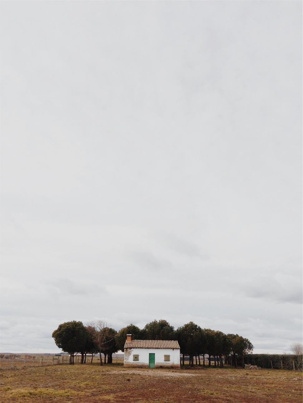 Free Image of Isolated rural house under cloudy sky 