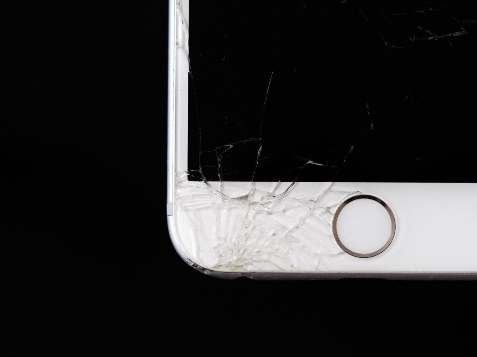 Free Image of Broken screen on a white smartphone isolated on black 