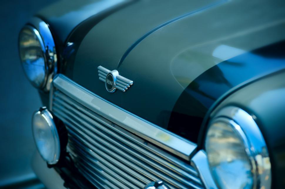 Free Image of Vintage car detail with focus on emblem 