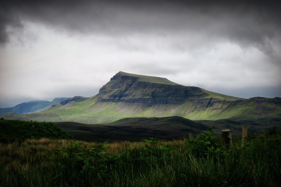 Free Image of Table Mountain under brooding skies 