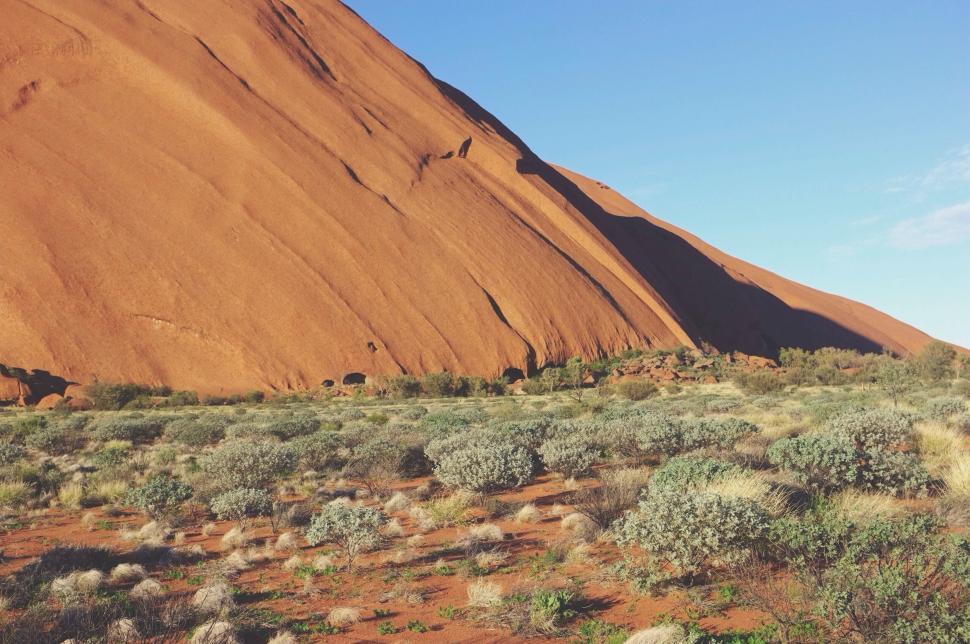 Free Image of Iconic red sand formation in desert 