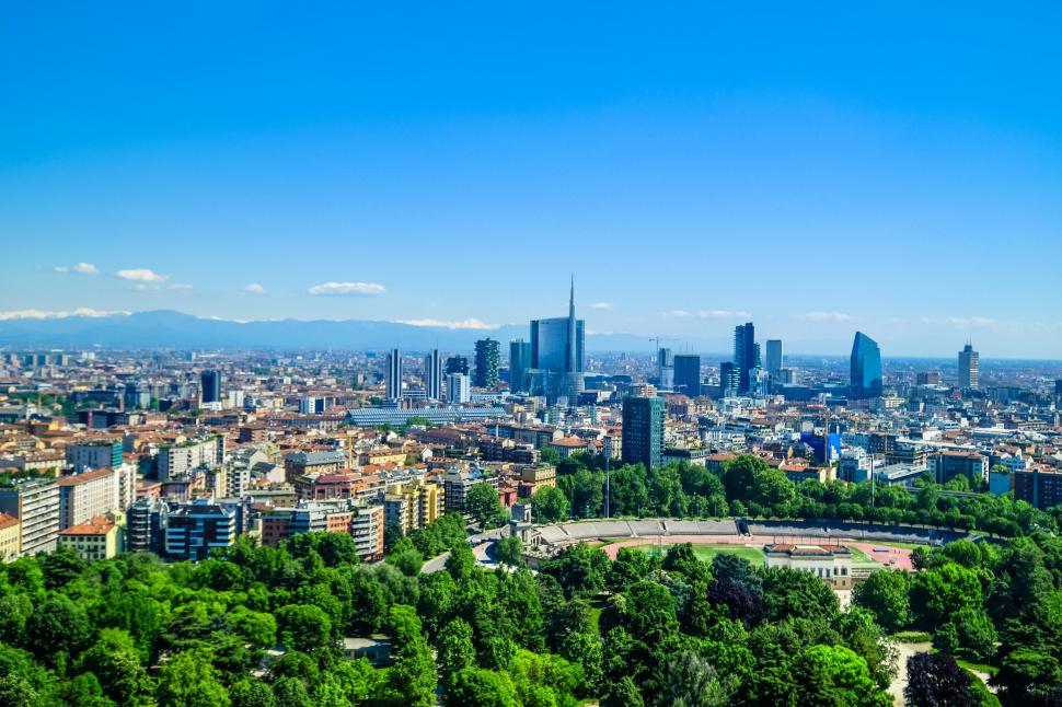 Free Image of Cityscape with skyline and greenery under blue sky 