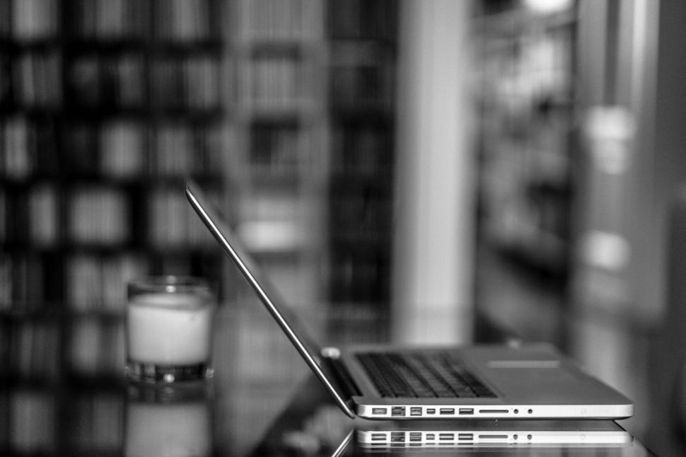 Free Image of Shallow depth of field of a laptop 