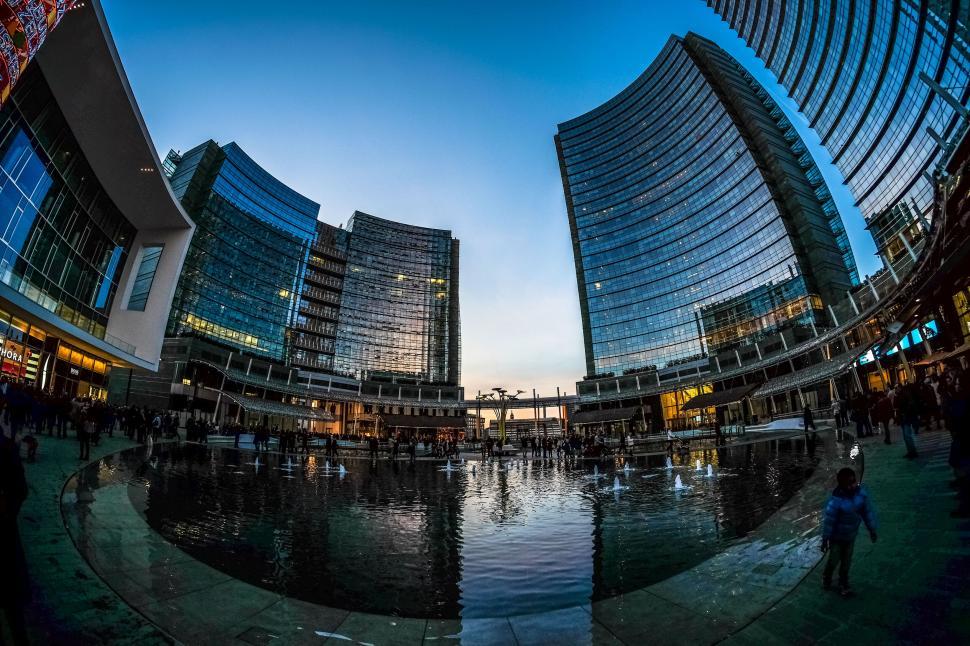 Free Image of Modern cityscape with reflective buildings 
