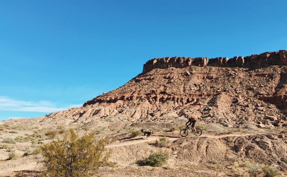 Free Image of Mountain biker on a desert trail 