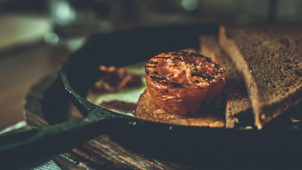 Free Image of Breakfast meal in a cast iron skillet 