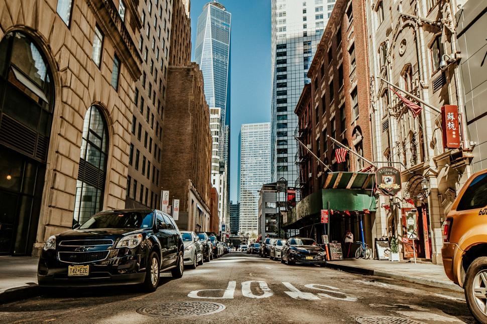 Free Image of Urban street with cars and buildings 