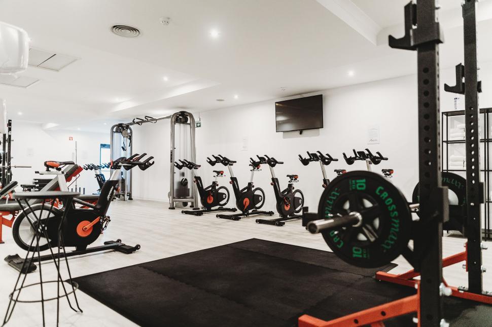Free Image of Well-equipped indoor gym space 