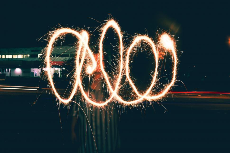 Free Image of Light painting with sparklers at night 