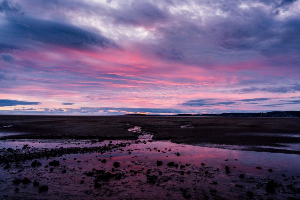 Free Image of Dramatic sunset over a peaceful seascape 