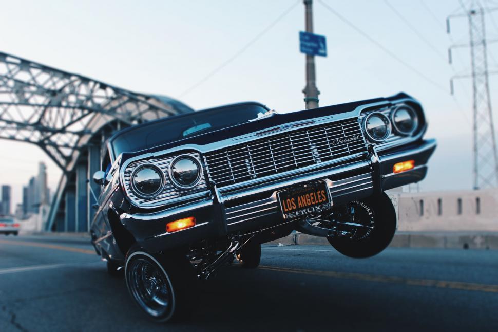 Free Image of Vintage car with Los Angeles sign 