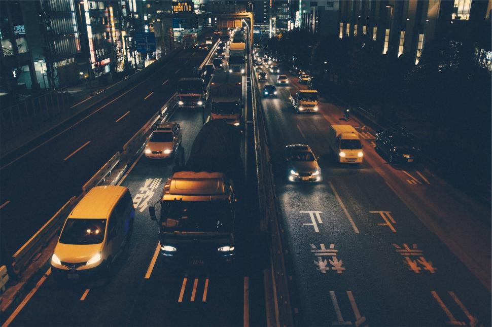 Free Image of Night traffic in a bustling cityscape 