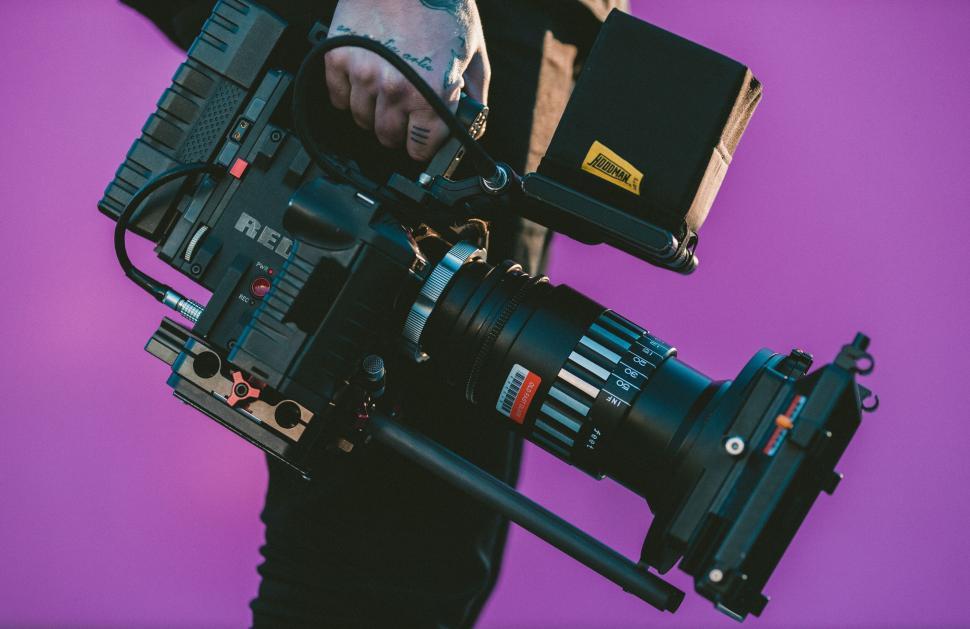 Free Image of Filmmaker holding a cinema camera 