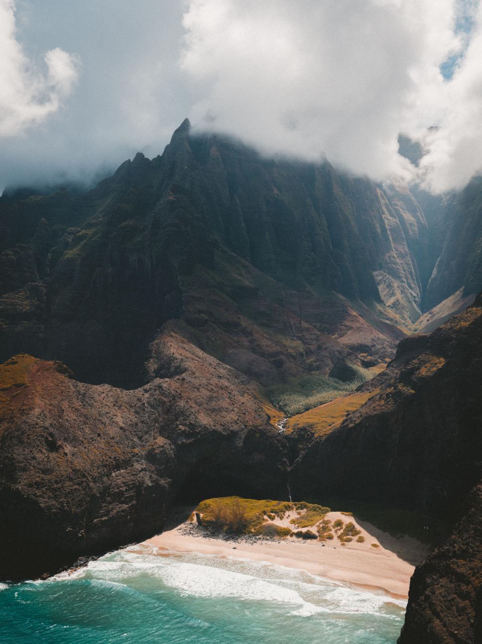Free Image of Majestic mountain landscape with beach 