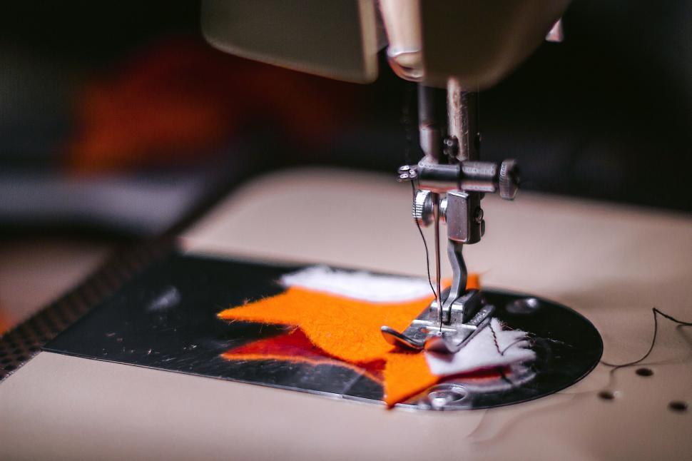 Free Image of Close-up of sewing machine needle 
