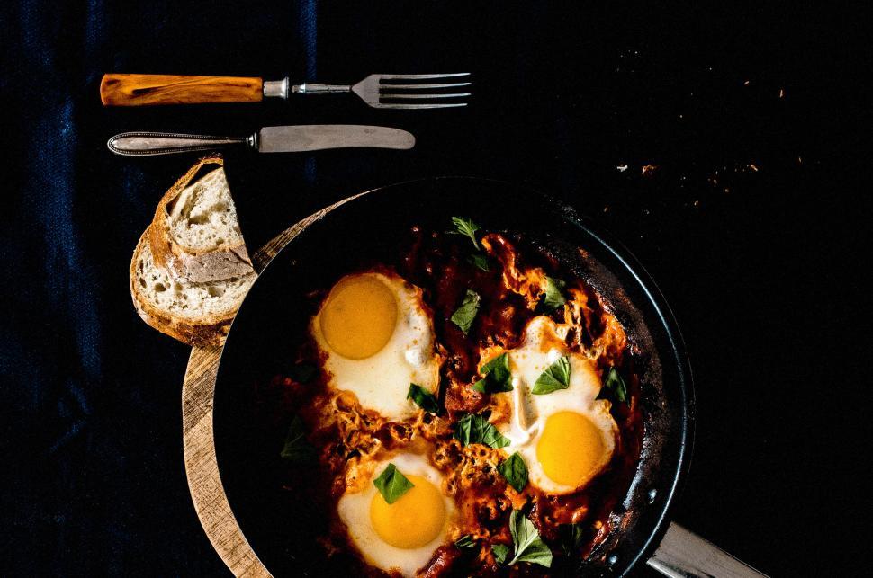 Free Image of Eggs and tomato sauce in a rustic pan 