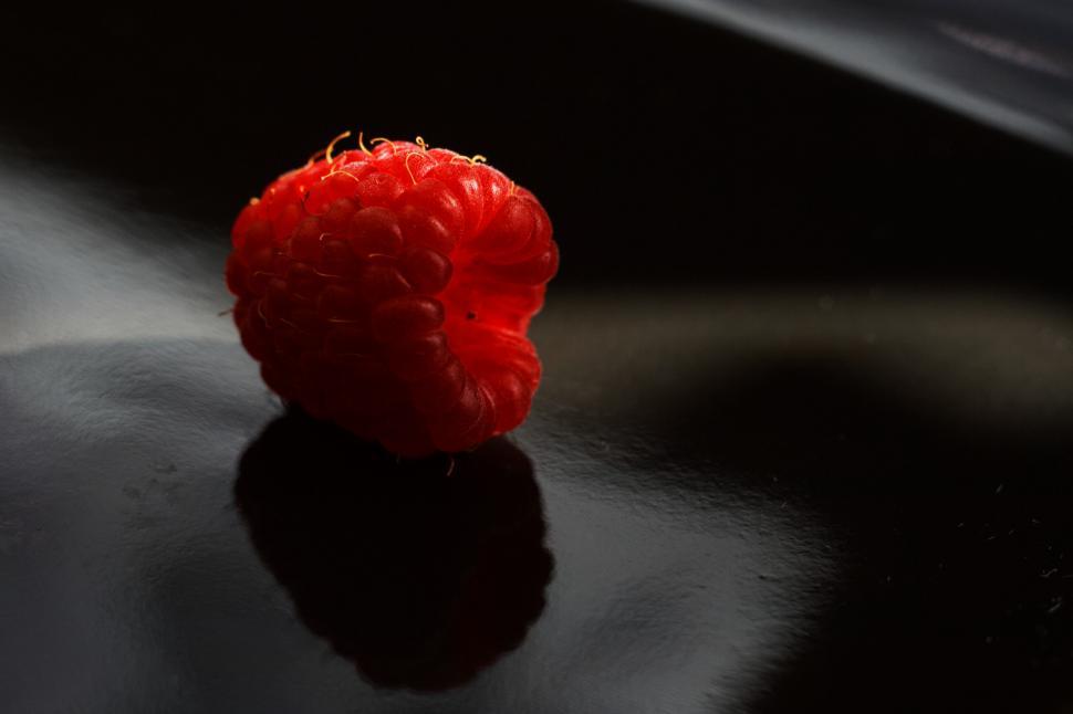 Free Image of Single raspberry on a dark surface 