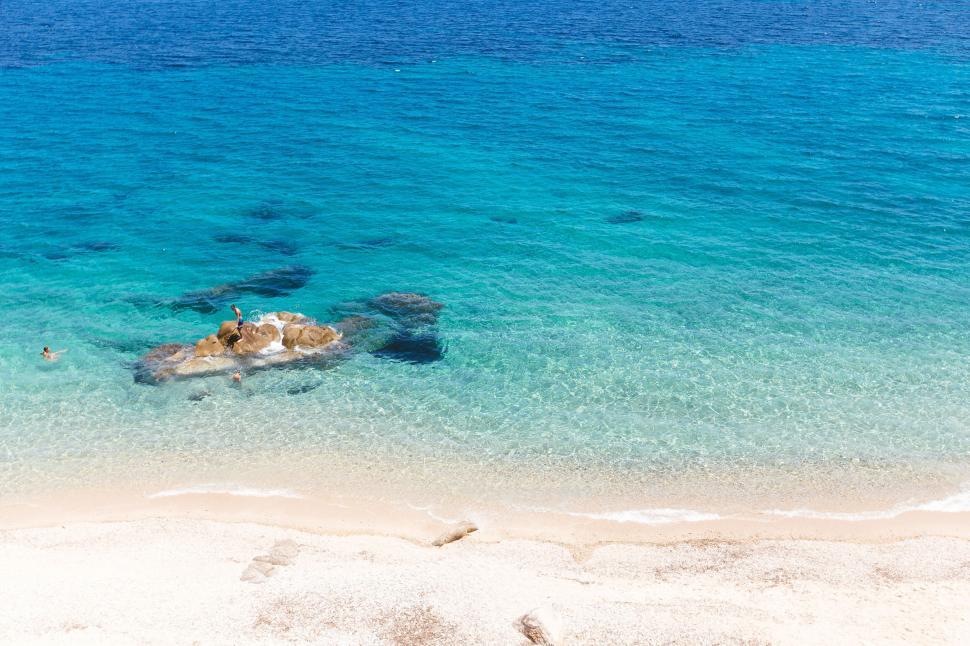 Free Image of Aerial view of a clear turquoise sea and beach 