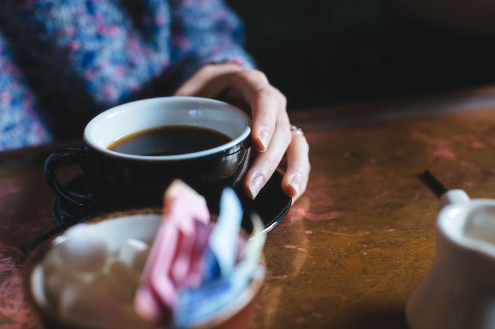 Free Image of Close-up of hand holding coffee cup 
