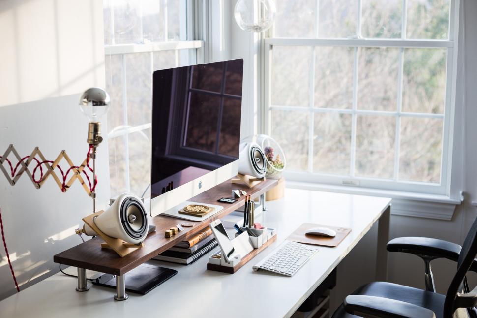 Free Image of Bright modern home office with iMac 