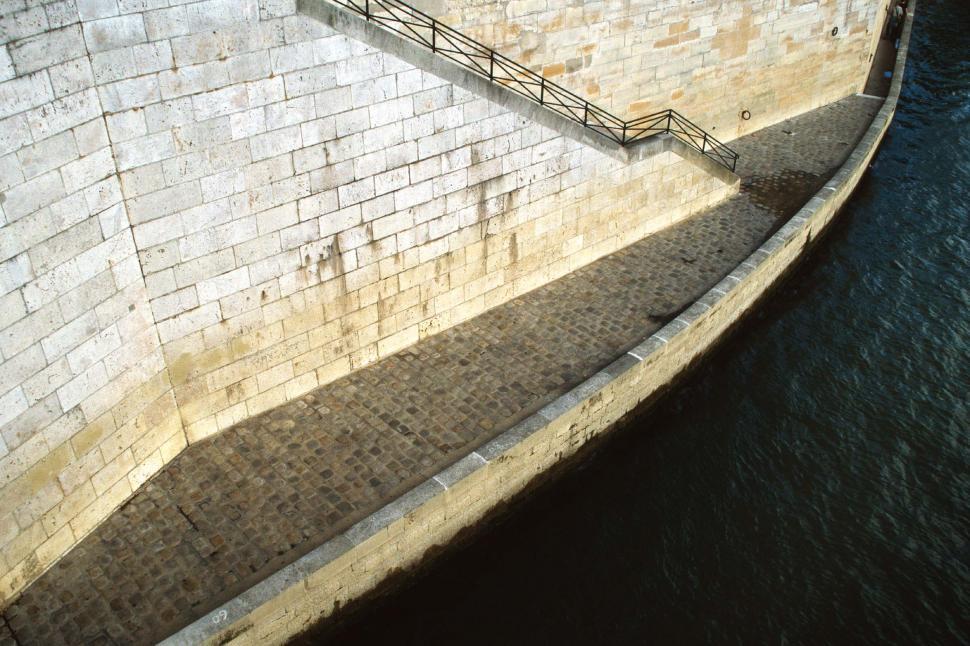 Free Image of Man Riding Skateboard Down the Side of a Wall 