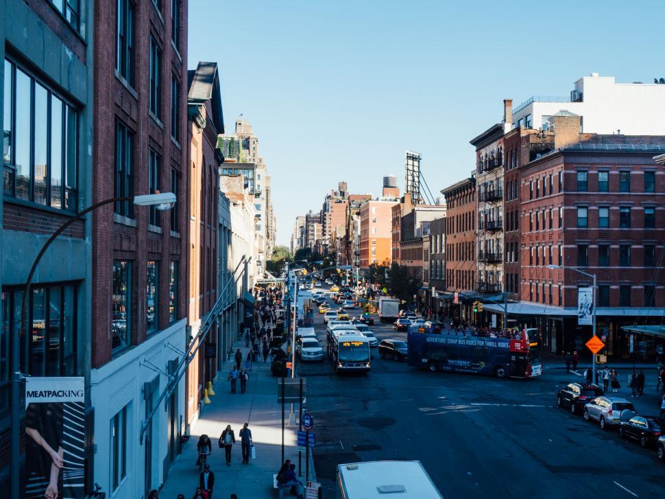 Free Image of Urban street scene with traffic and pedestrians 
