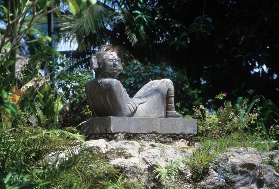 Free Image of Mayan statue 