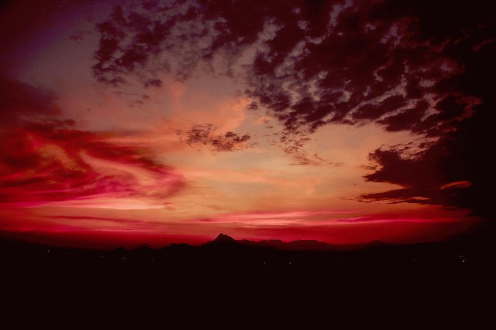 Free Image of Stunning mountain silhouette at dusk 