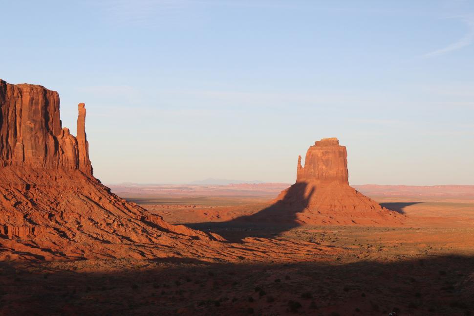 Free Image of Iconic red rock formations at sunset 