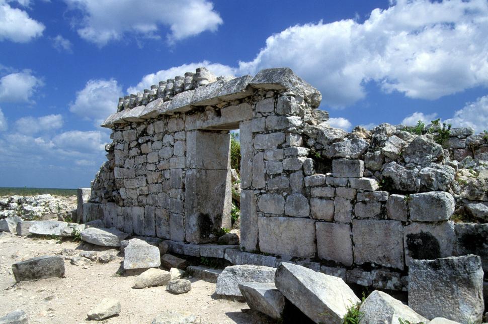 Free Image of Crumbling ruins 
