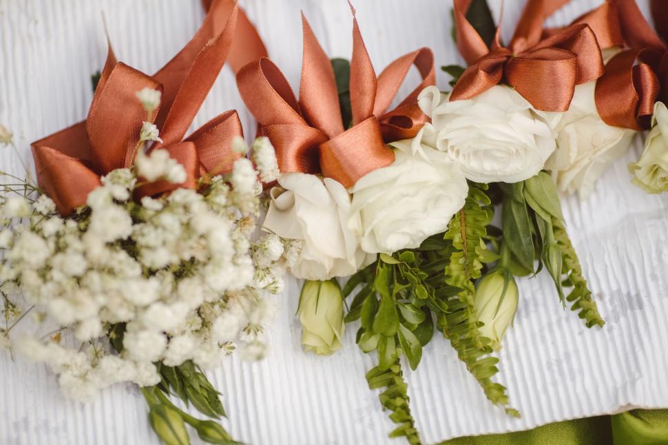 Free Image of Elegant bridal bouquet with ribbons 