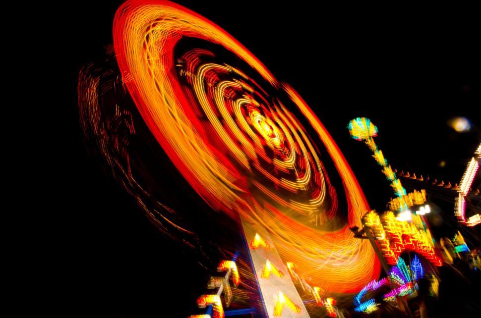 Free Image of Long exposure of a carnival ride at night 