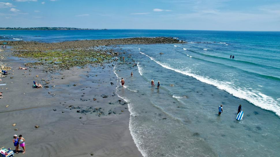 Free Image of Beach with people and clear blue sky 