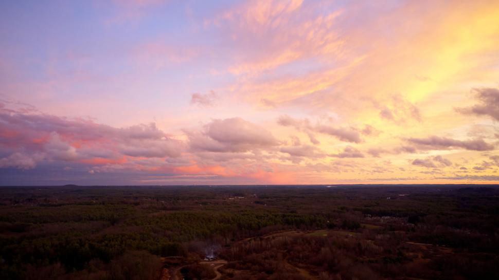 Free Image of Twilight sky with colorful clouds 