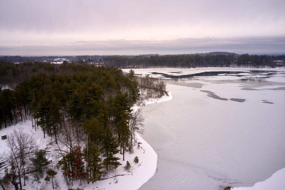 Free Image of Frozen lake in a snowy landscape 