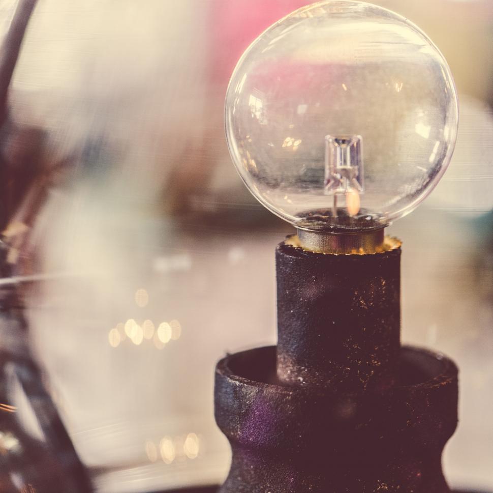 Free Image of Close-up of a glowing light bulb 