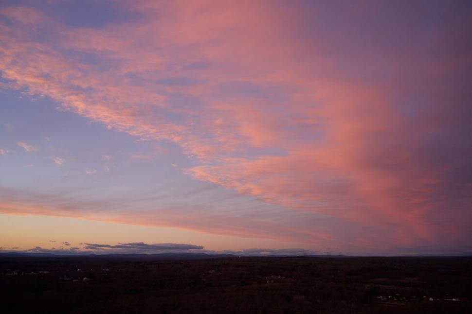 Free Image of Beautiful sunset sky with pink and orange clouds. 