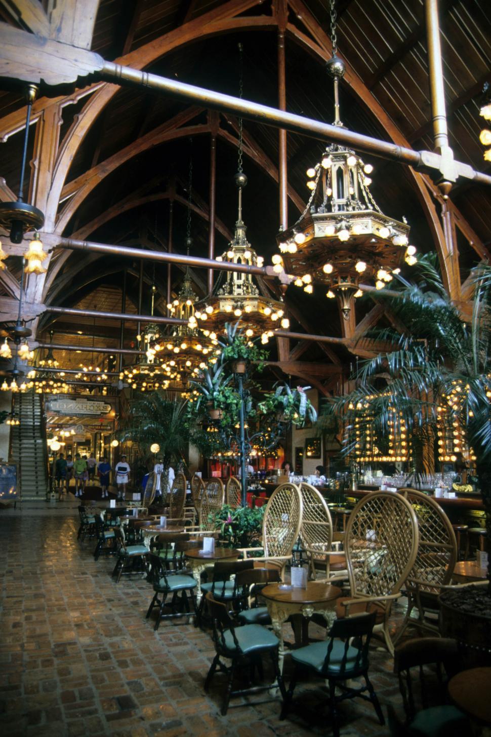 Free Image of Fancy restaurant 