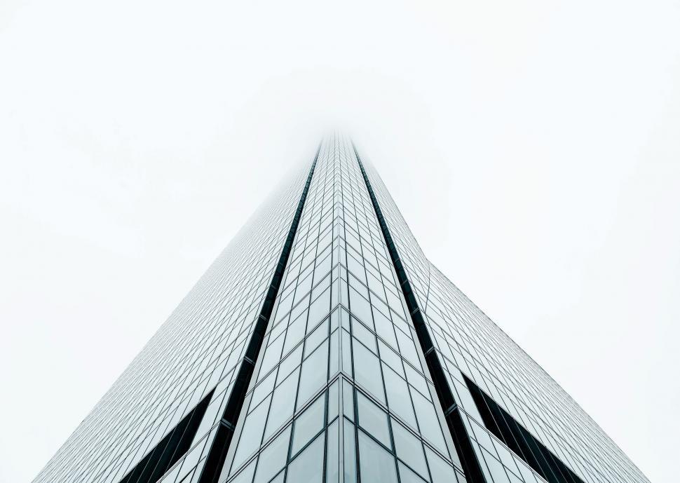Free Image of Towering skyscraper extending into the cloudy sky 