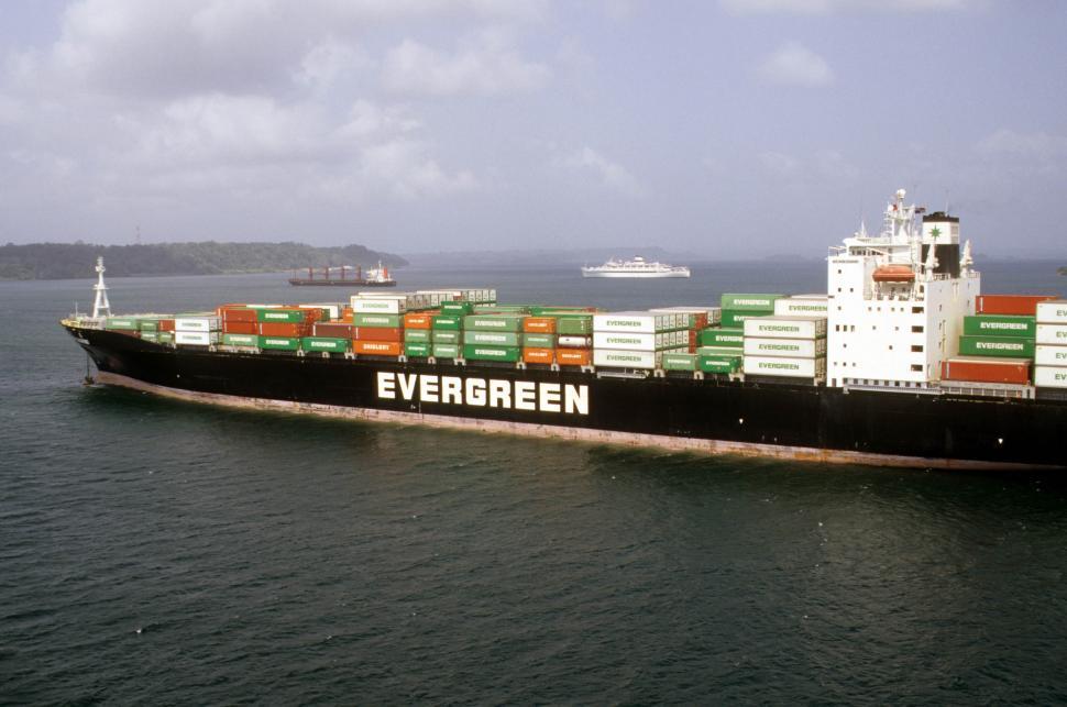 Free Image of Cargo ship 