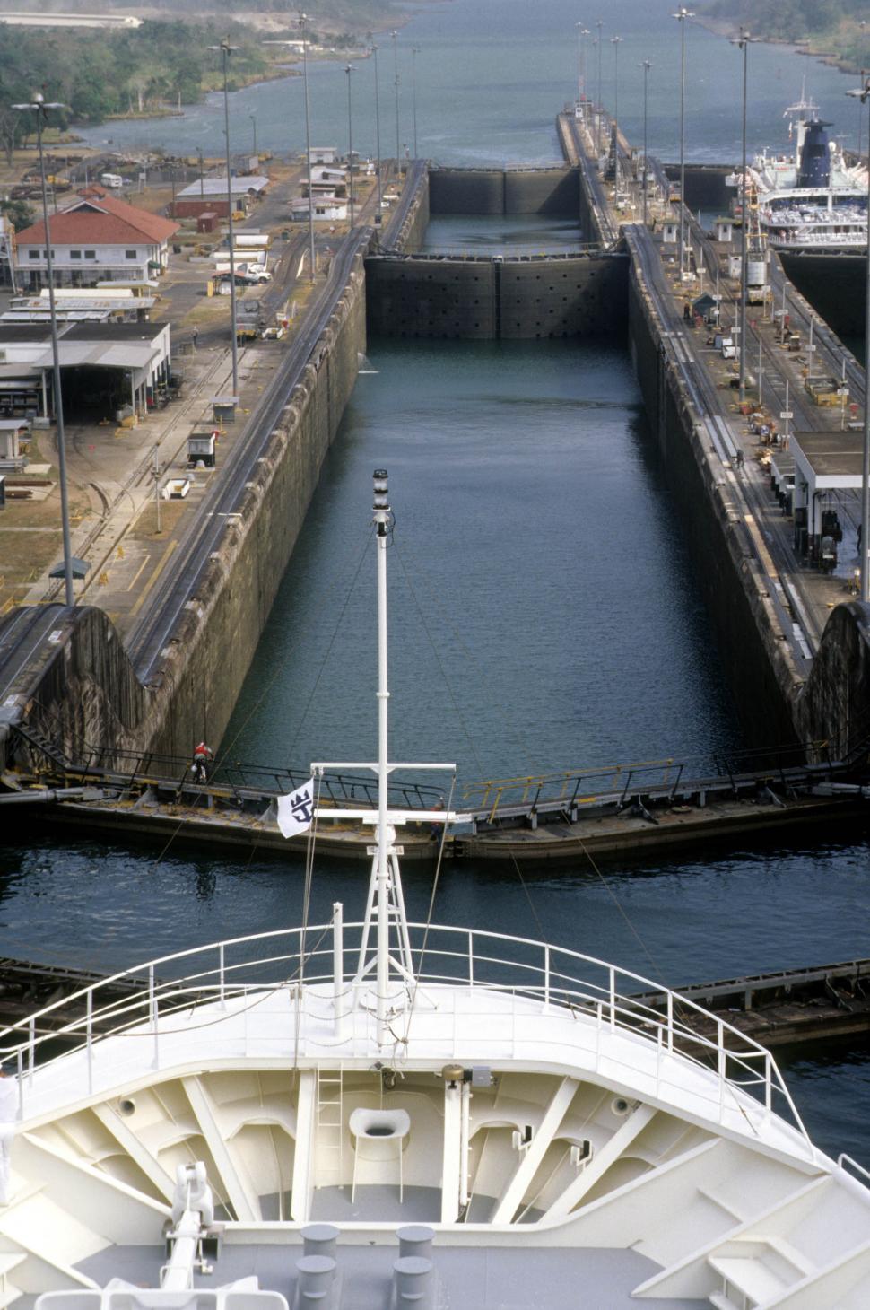 Free Image of Lock sections at Panama Canal 