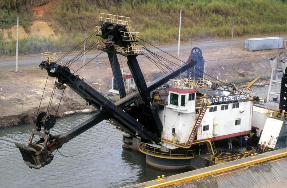Free Image of Backhoe dredger 