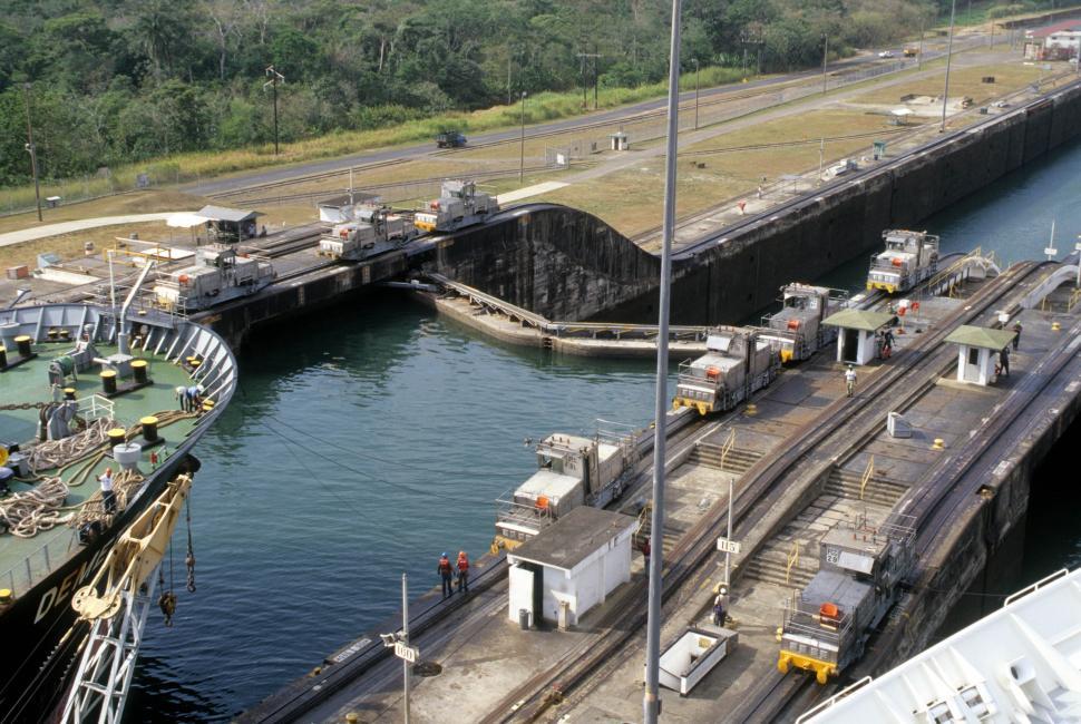Free Image of Huge lock in the water - Panama Canal 
