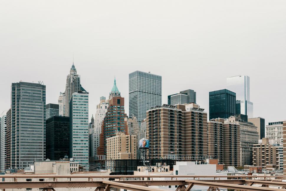 Free Image of Skyline view of modern buildings in urban city area 